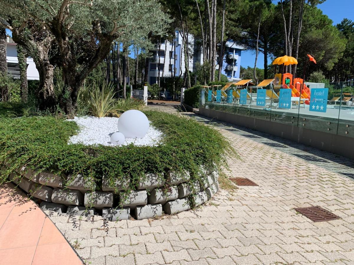 Hotel Franz Bibione Bagian luar foto