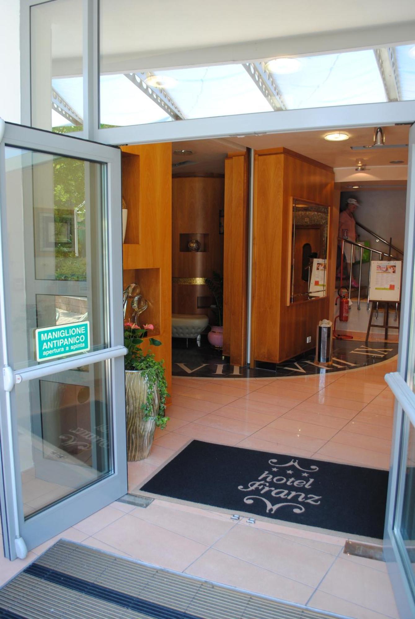 Hotel Franz Bibione Bagian luar foto
