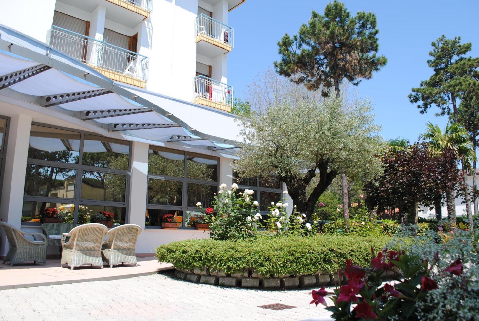 Hotel Franz Bibione Bagian luar foto