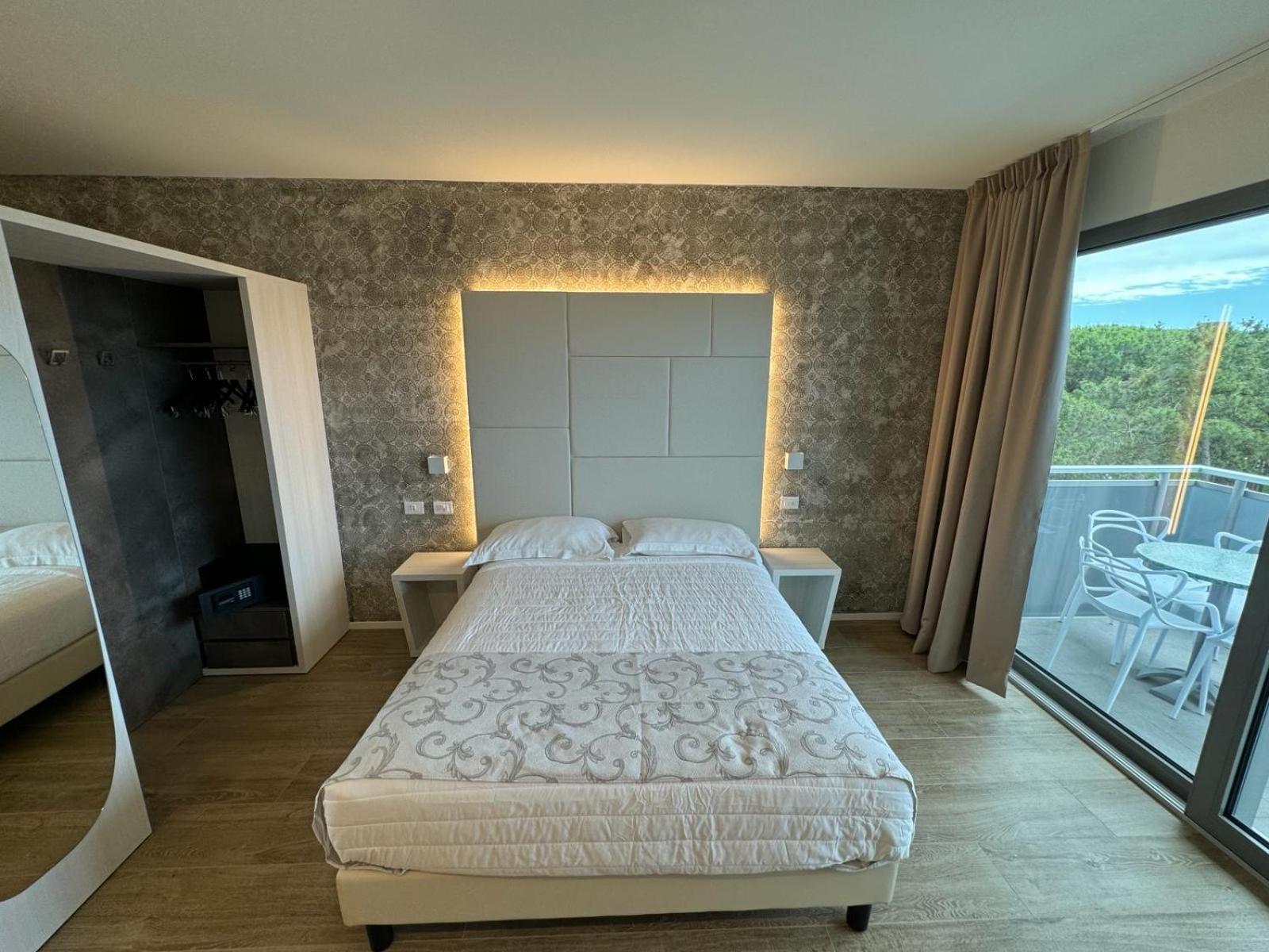 Hotel Franz Bibione Bagian luar foto