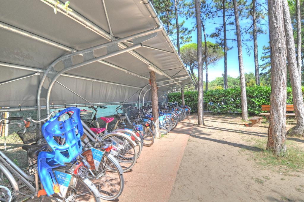 Hotel Franz Bibione Bagian luar foto